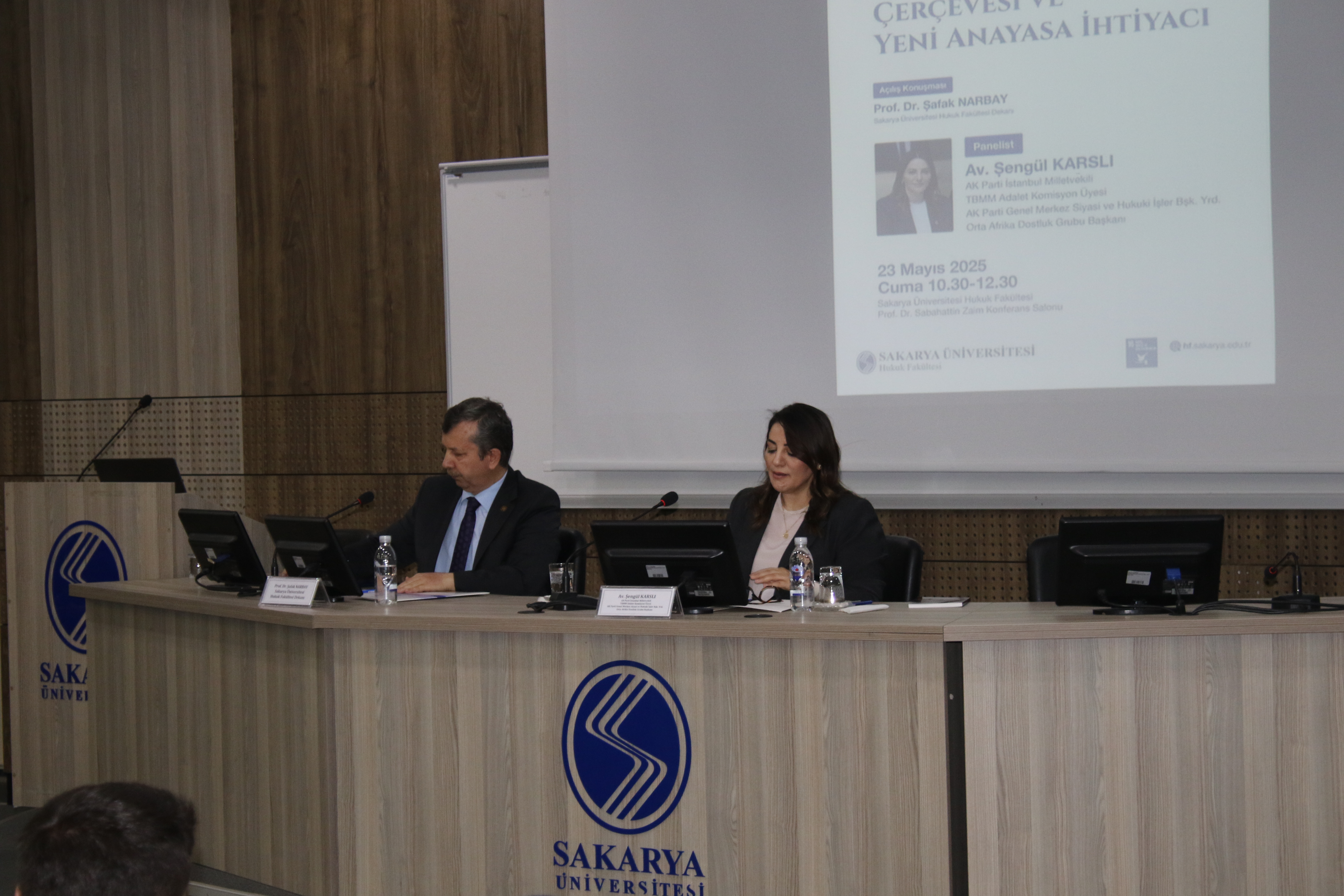 Sakarya Üniversitesinde Cumhurbaşkanlığı Sistemi ve Anayasa Paneli Düzenlendi