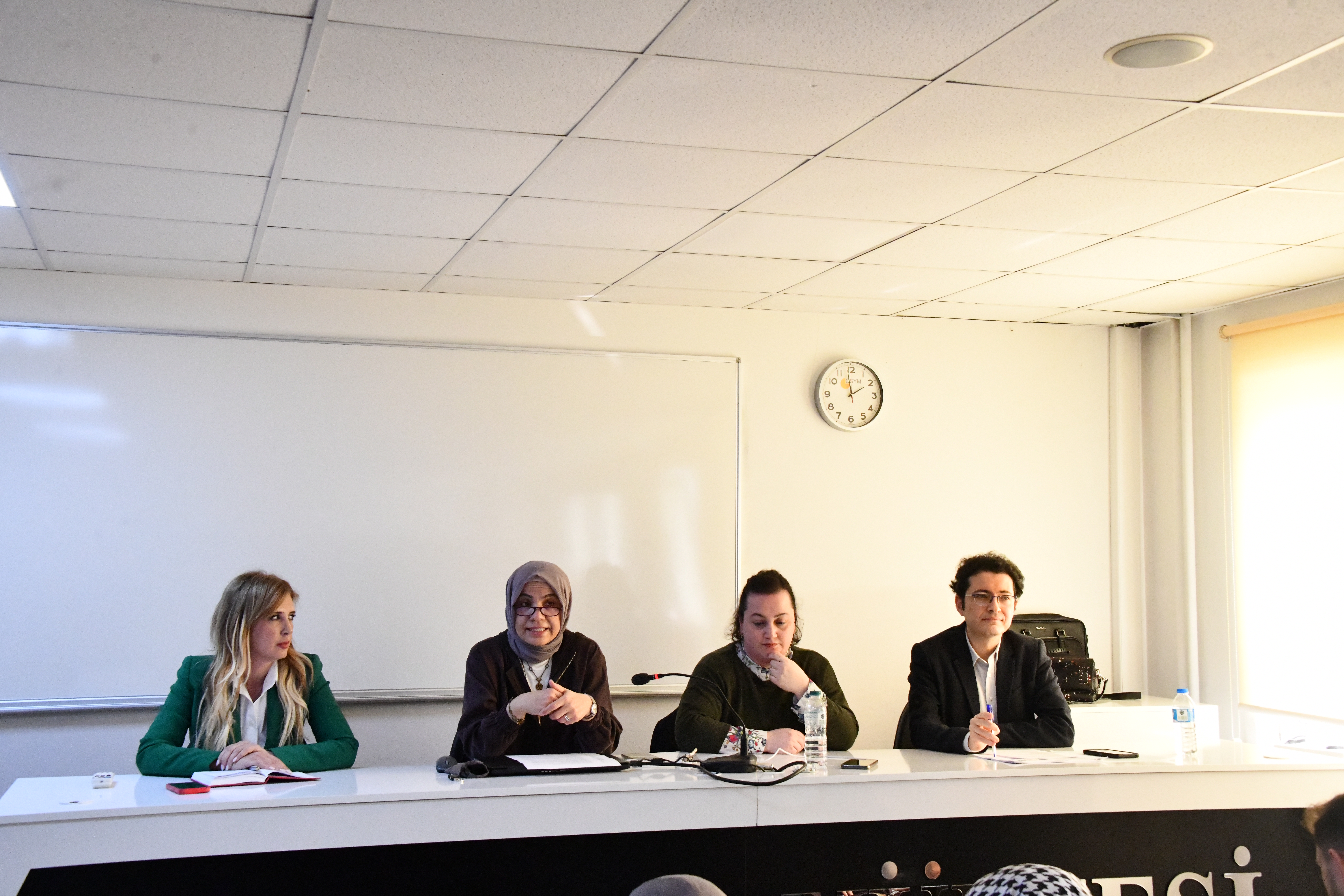 SAU'de Küresel Krizler Ekseninde Avrupa Birliği Dış Politikası Konuşuldu