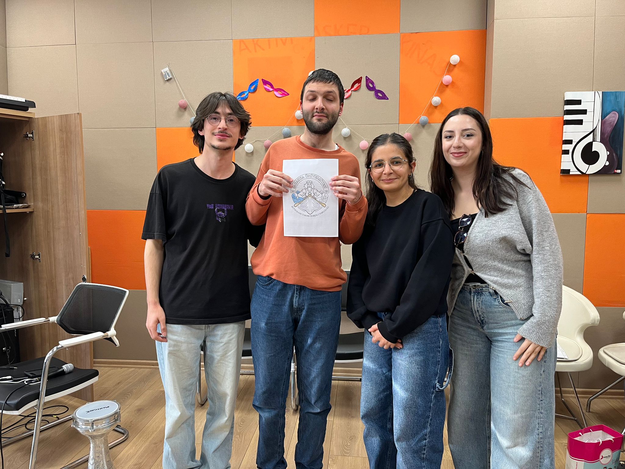 Birlikte Gülünen On Haftada “Sevgiye Engel Yok”