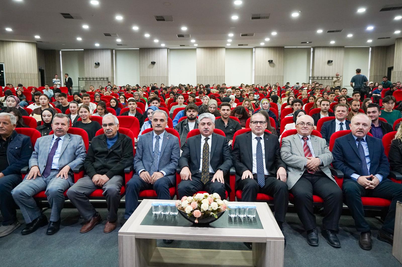 Siyaset ve Kamu Yönetimi, Dönemi Vali Doğan’la Açtı