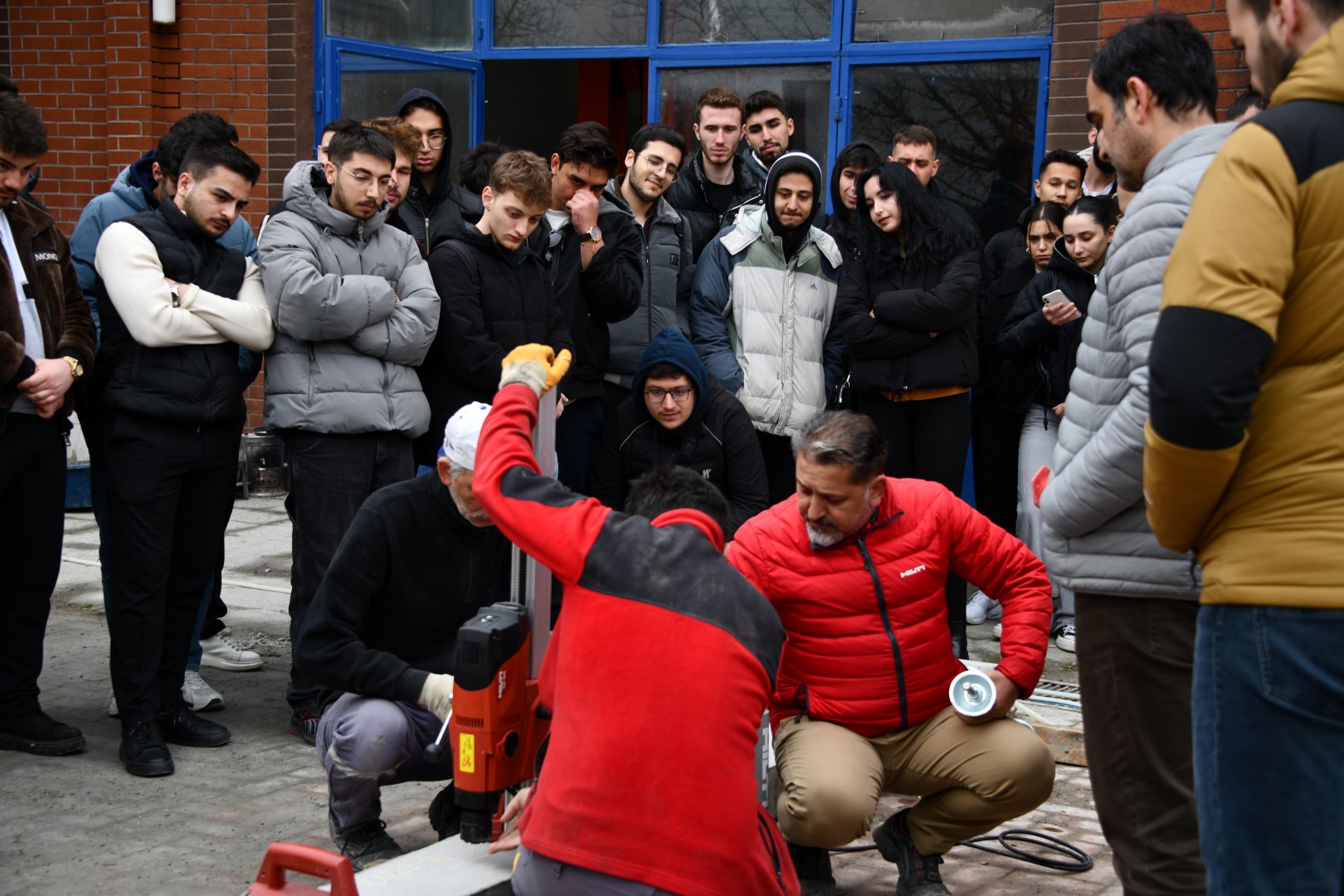 Hilti’den SAU Mühendislik Fakültesi İnşaat Mühendisliği Laboratuvarına Karot Cihazı Bağışı