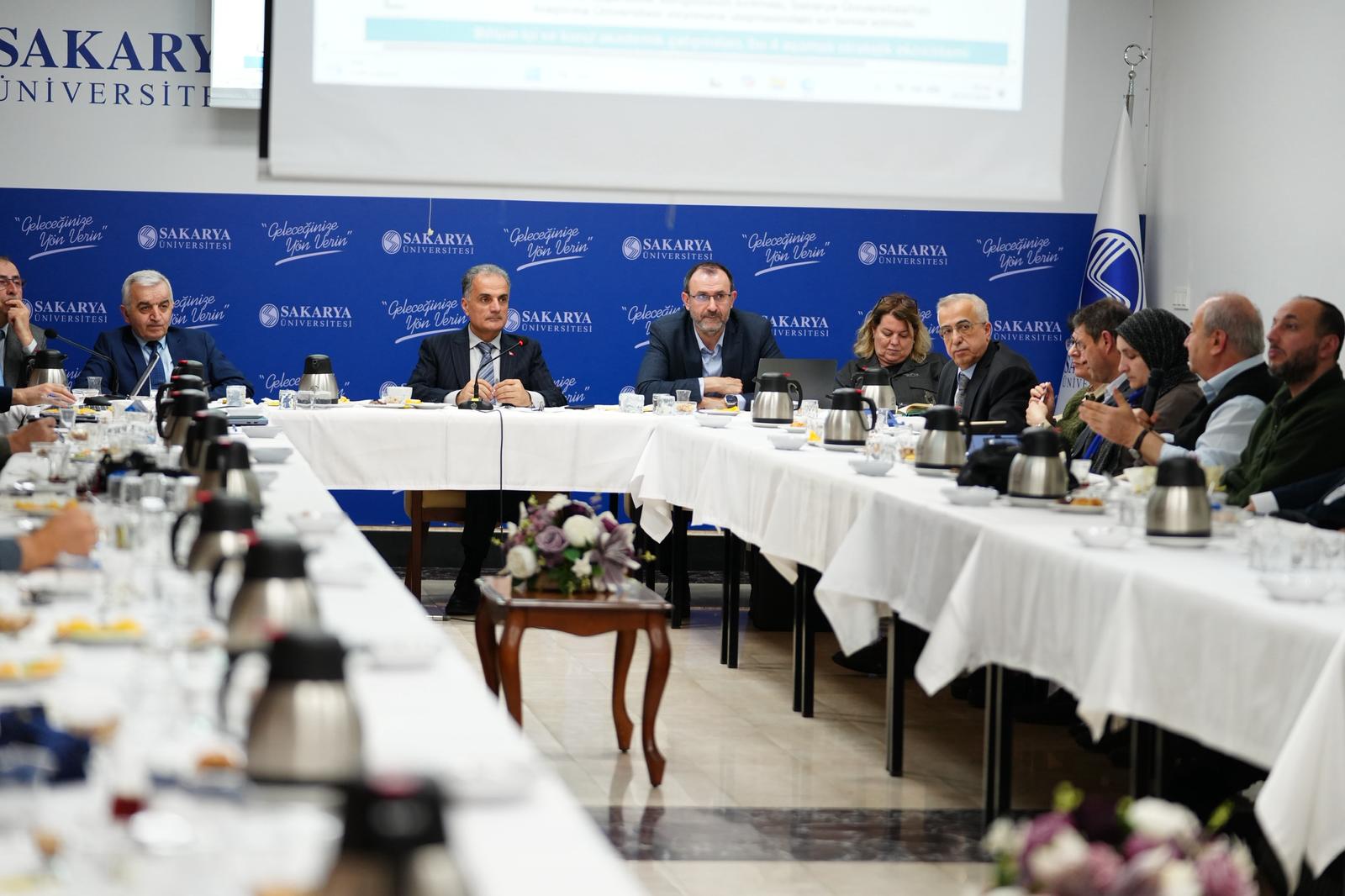 SAU Elektrik-Elektronik Mühendisliği Bölüm Toplantısında Eğitim ve Sektör İş Birliği Ele Alındı