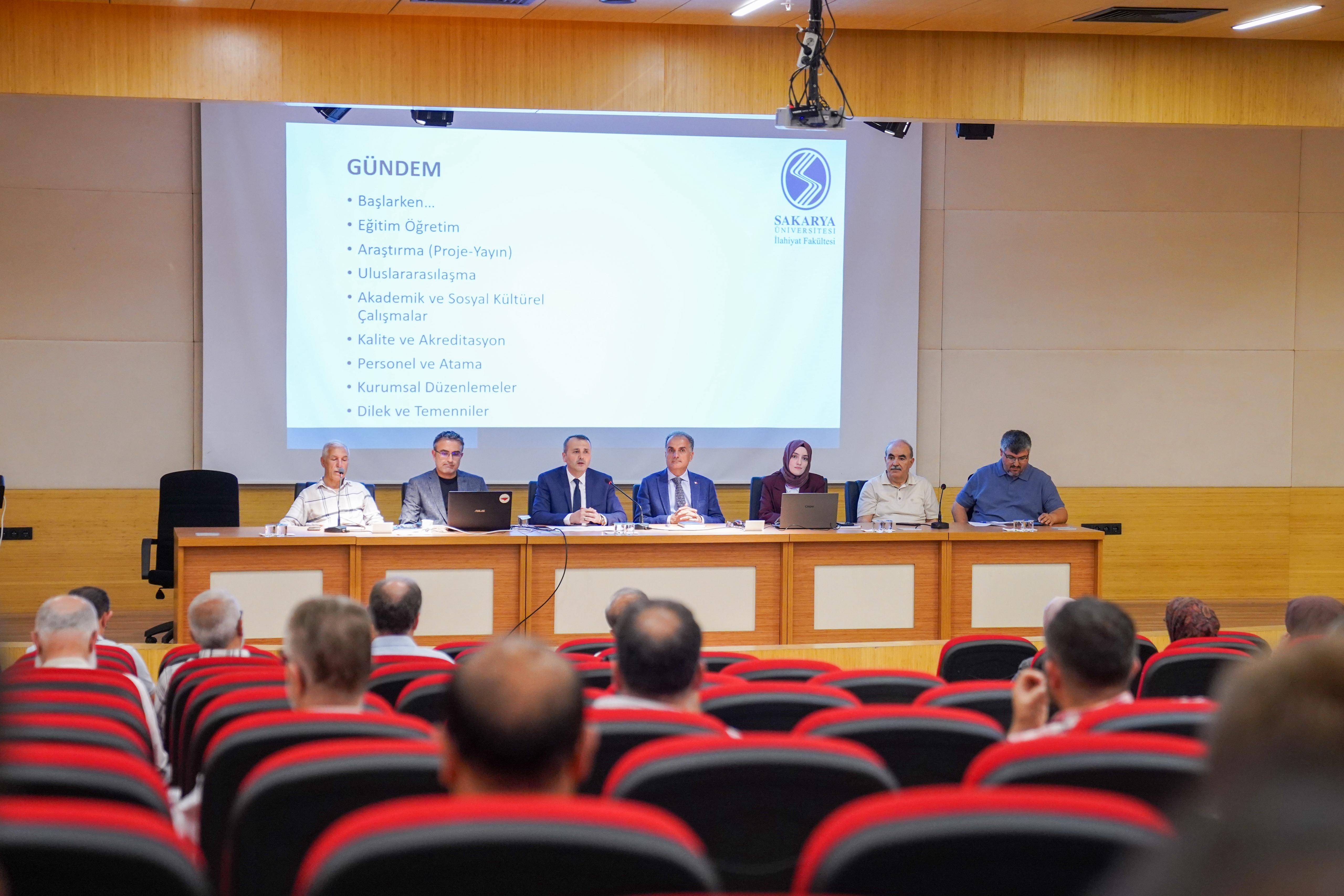 Sakarya Üniversitesi İlahiyat Fakültesinde Akademik Kurul Toplantısı Gerçekleştirildi