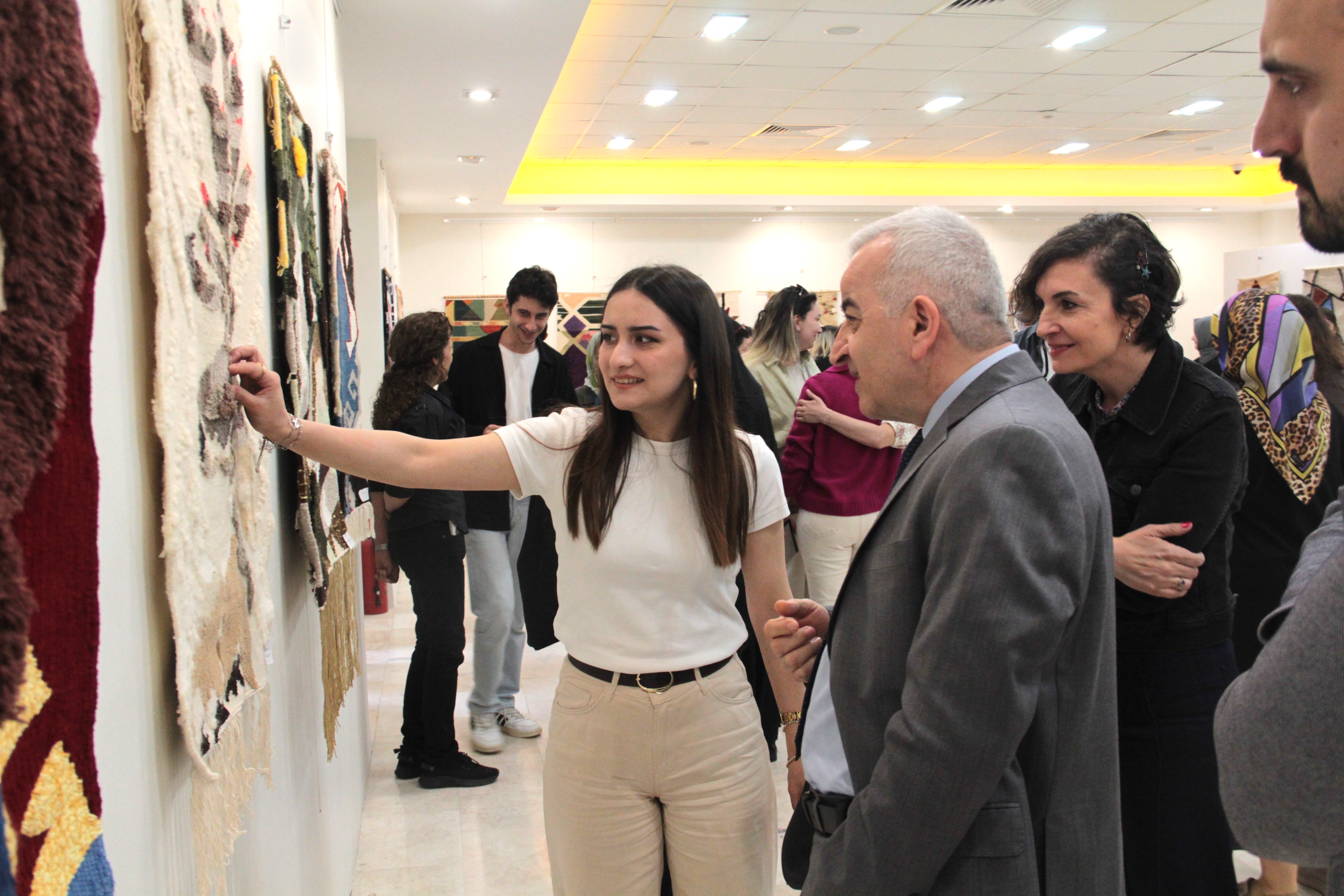 Sakarya Üniversitesinde “Bahara Övgü” Dokuma Sergisi