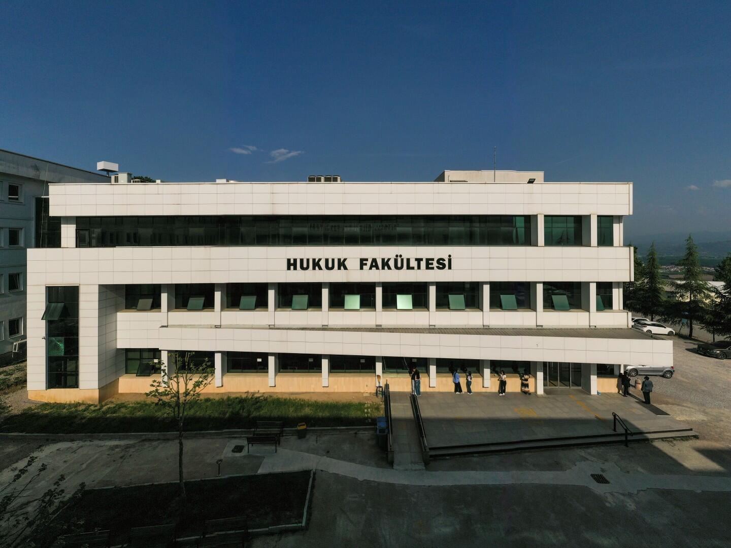 Geleceğin Hukukçularına Güçlü Akademik Altyapı ve Kariyer Fırsatı