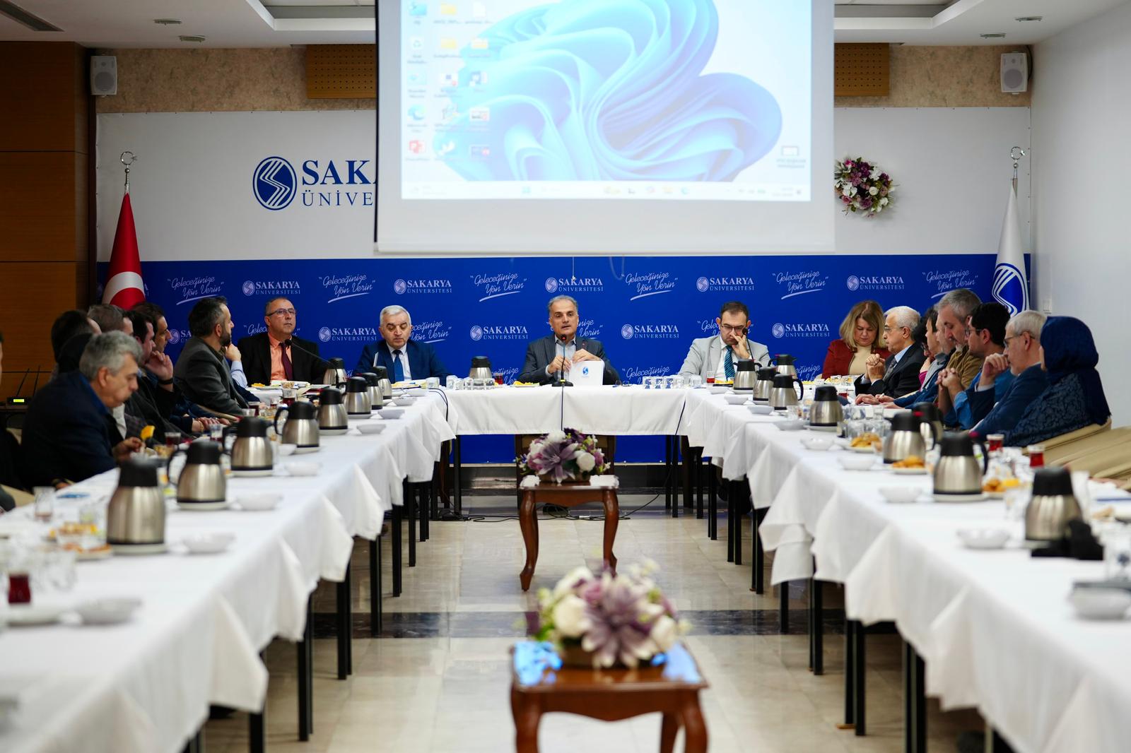 SAU Makina Mühendisliği Kurulunda Araştırma Hedefleri Değerlendirildi