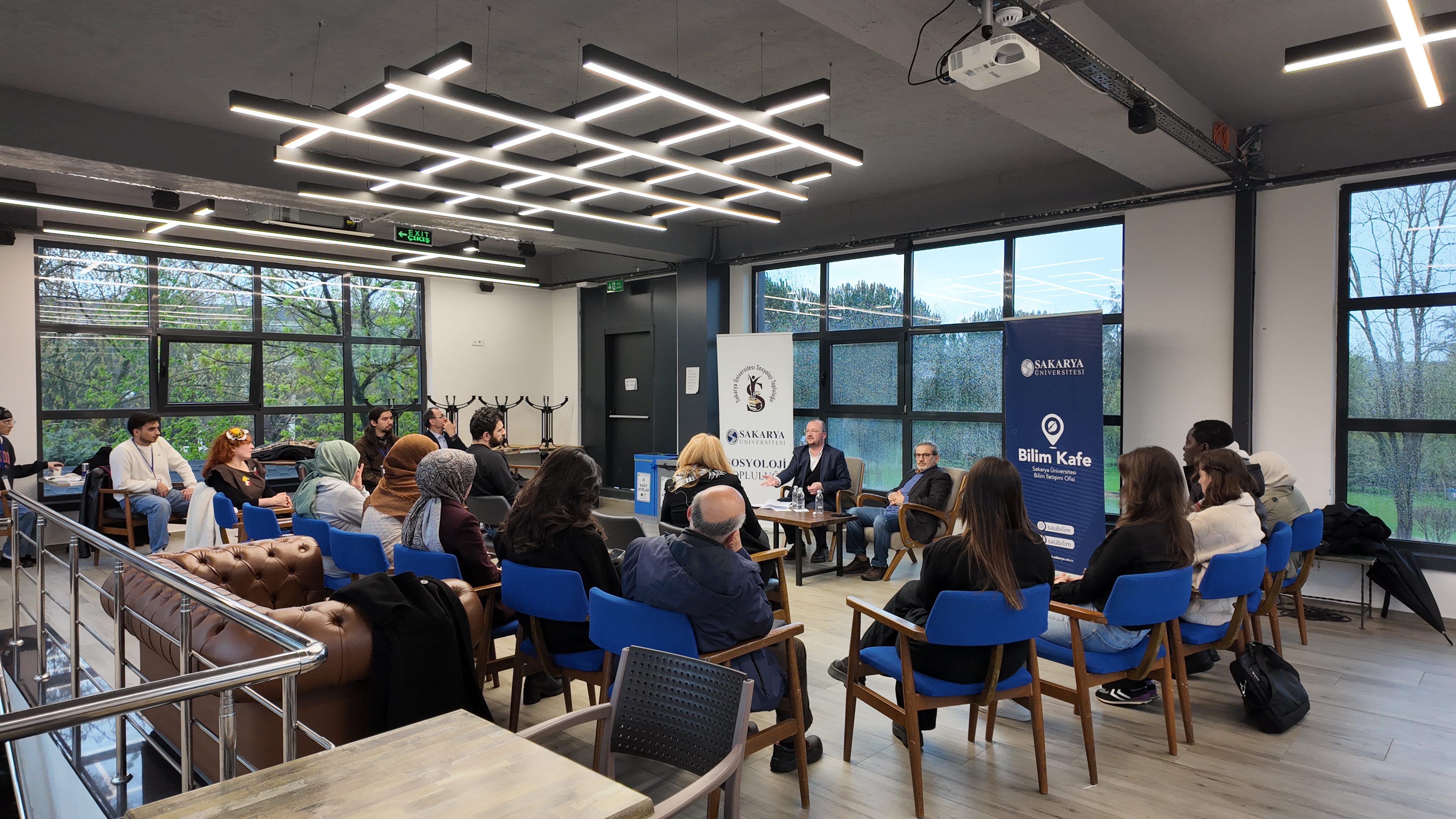 SAU'de Sosyolojik Dinamiklerin Giyim Endüstrisini Nasıl Şekillendirdiği Konuşuldu 