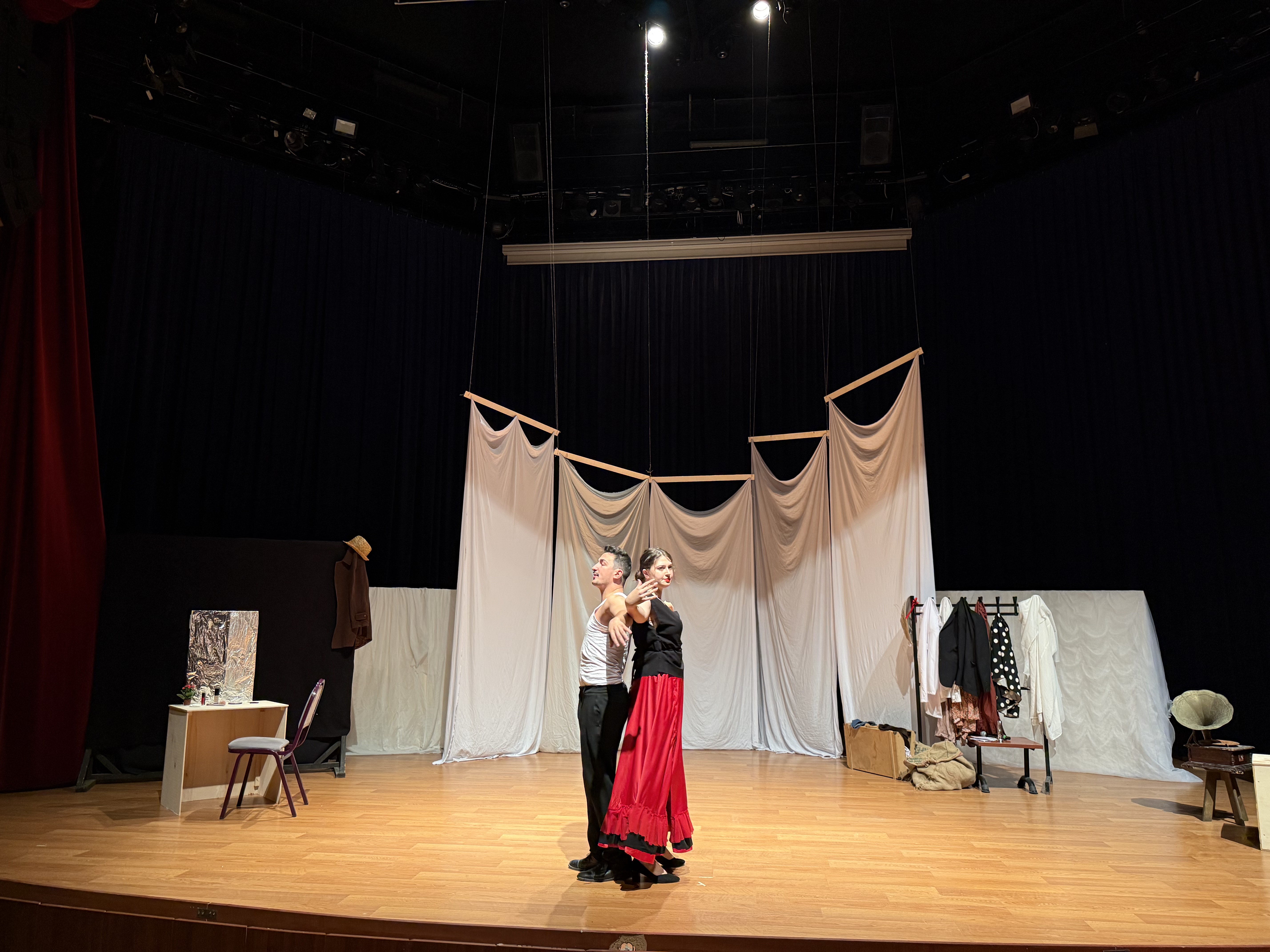 Savaşın Gölgesinde Bir Hikaye “Ay, Carmela” SAU’de