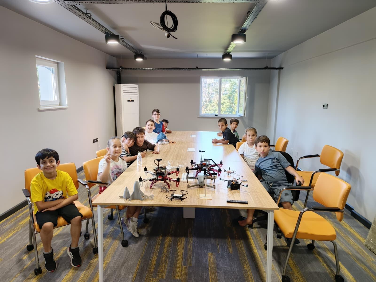 Milli Teknoloji Atölyesi'nde Yapay Zeka Destekli Drone Eğitimleri Sürüyor