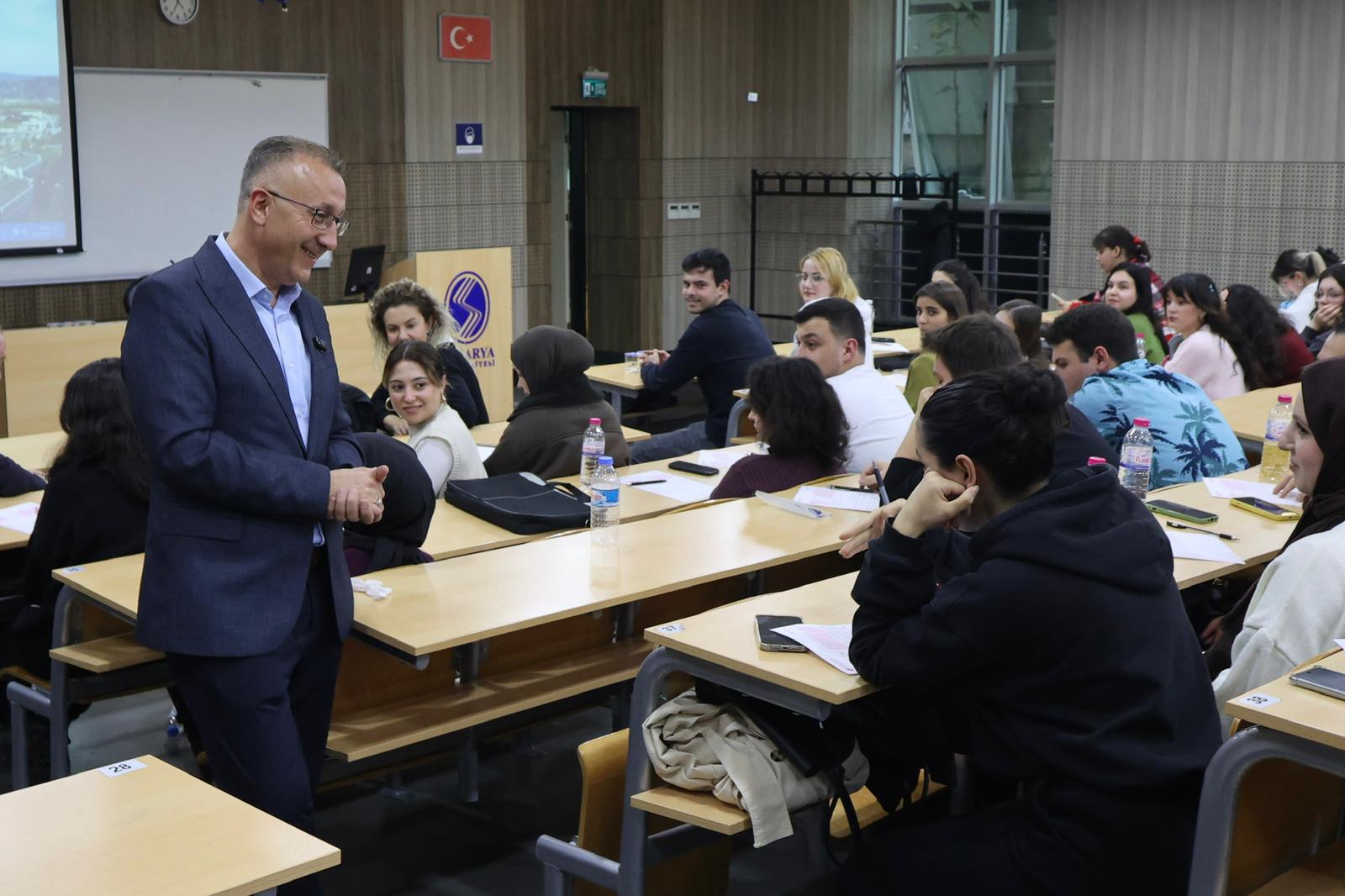 Gençlik ve Kent Yönetimi Söyleşisinde Mutlu Işıksu Öğrencilerle Buluştu
