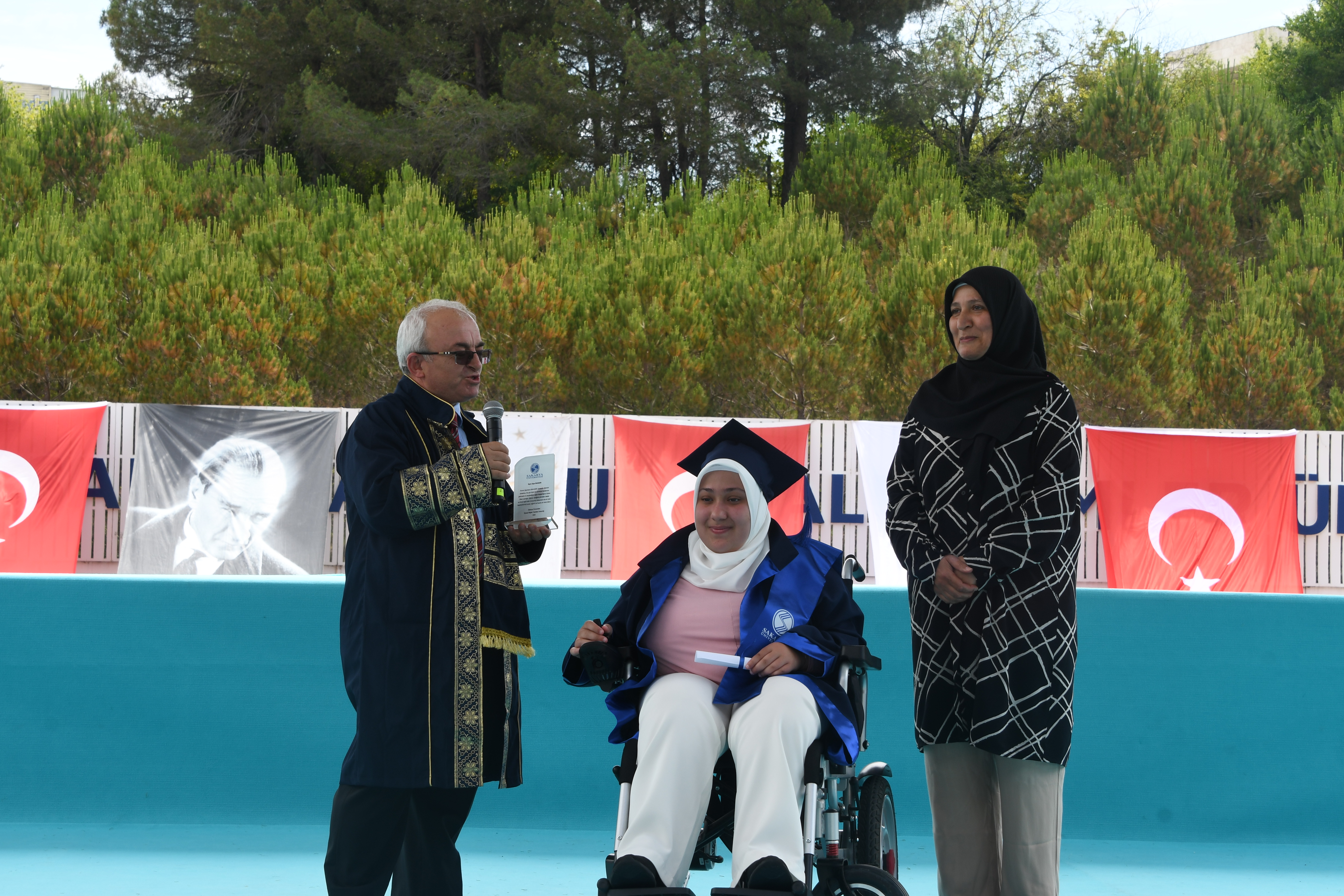 Siyasal Bilgiler Fakültesi Öğrencilerini Uğurladı