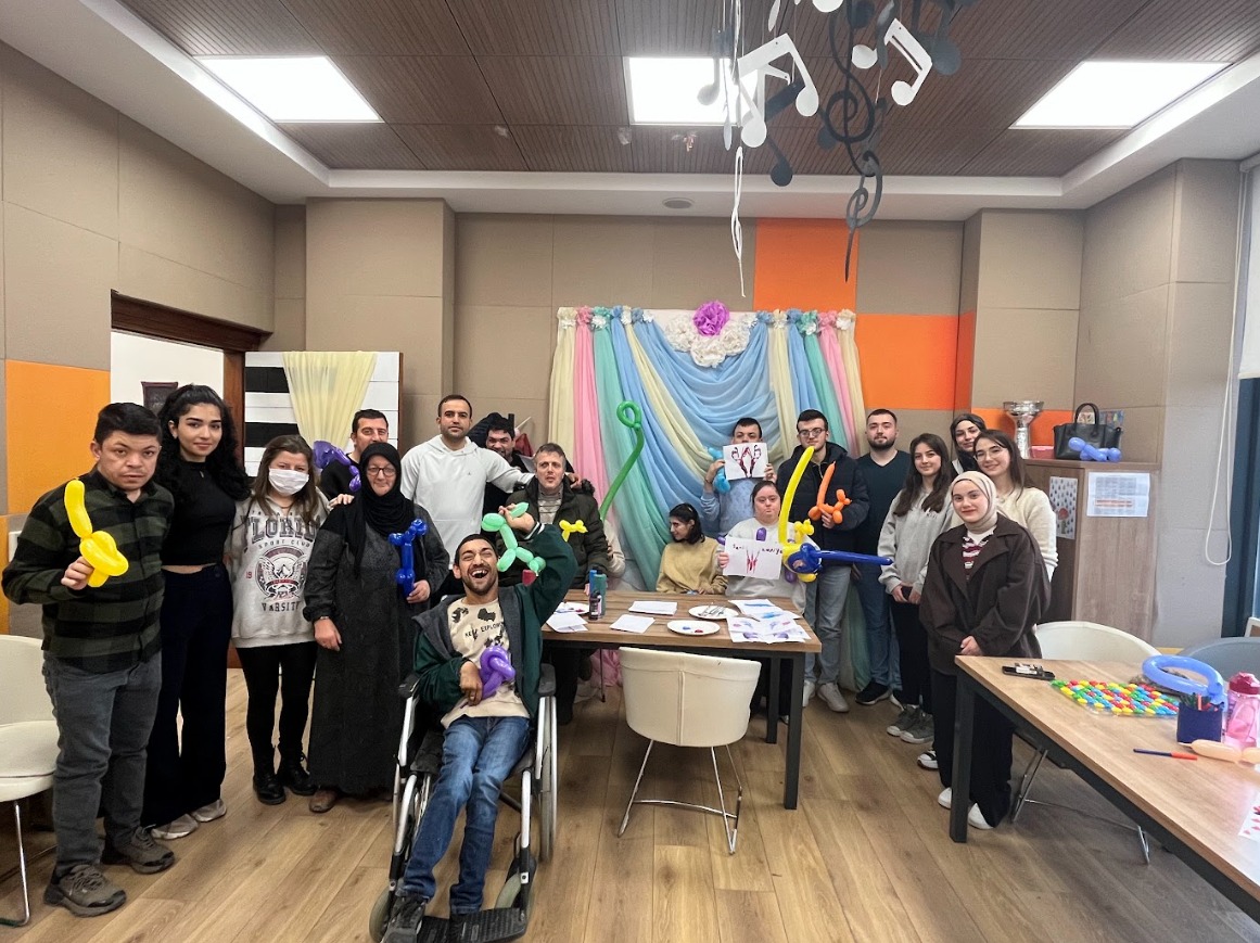 Dayanışma ve Farkındalık Örneği: Sevgiye Engel Yok