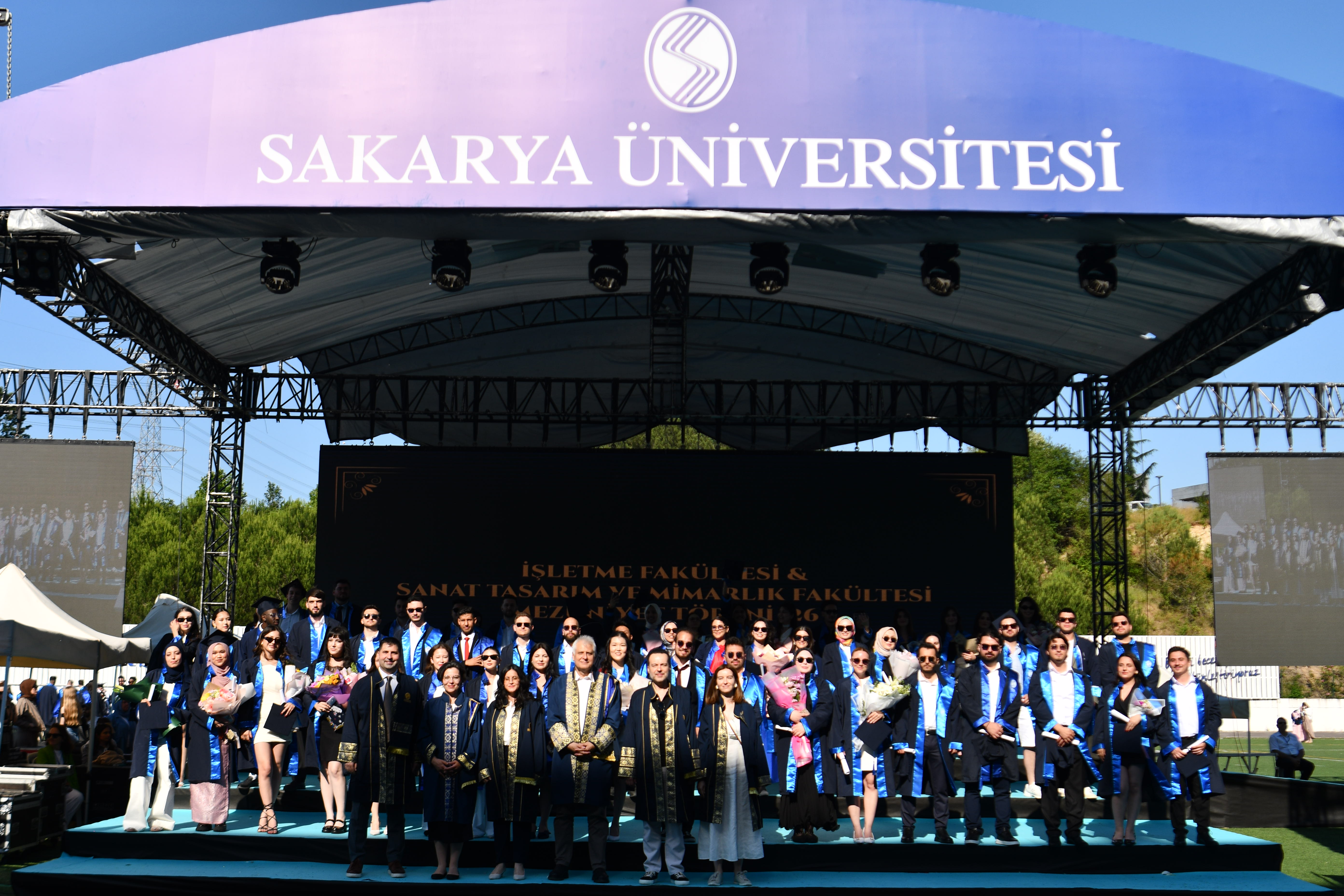 İşletme Fakültesi Mezunları Diplomalarına Kavuştu 
