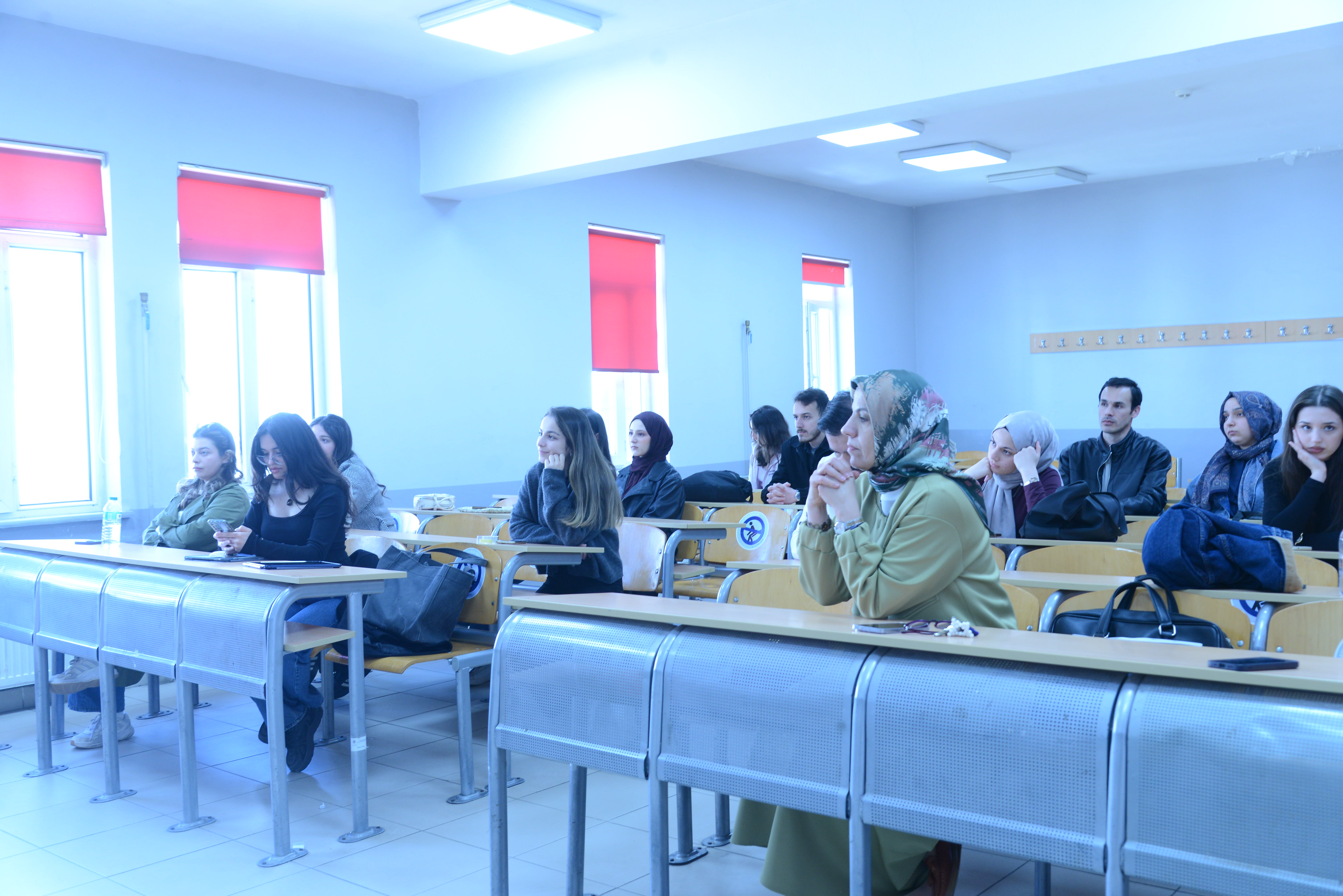 SAU’de “Kariyerine Yön Ver” Etkinliği: KPSS ve Akademik Kariyer Fırsatları Öğrencilerle Paylaşıldı