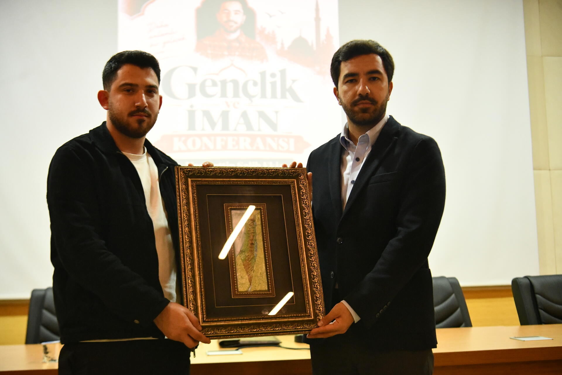 İlahiyat Fakültesinde “Gençlik ve İman” Konferansı Düzenlendi