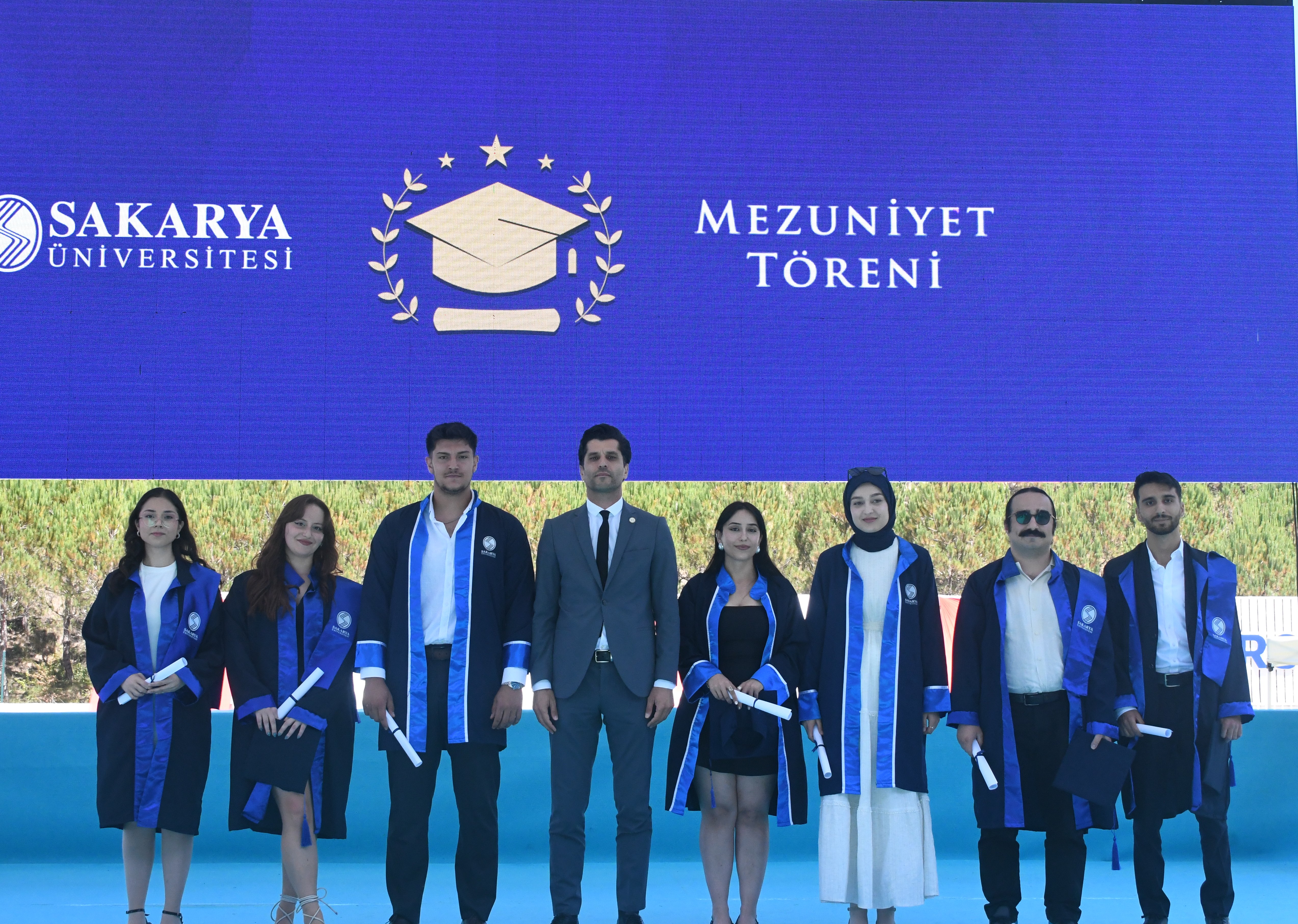 Hukuk Fakültesi ve Adalet Meslek Yüksekokulu Mezunlarını Uğurladı