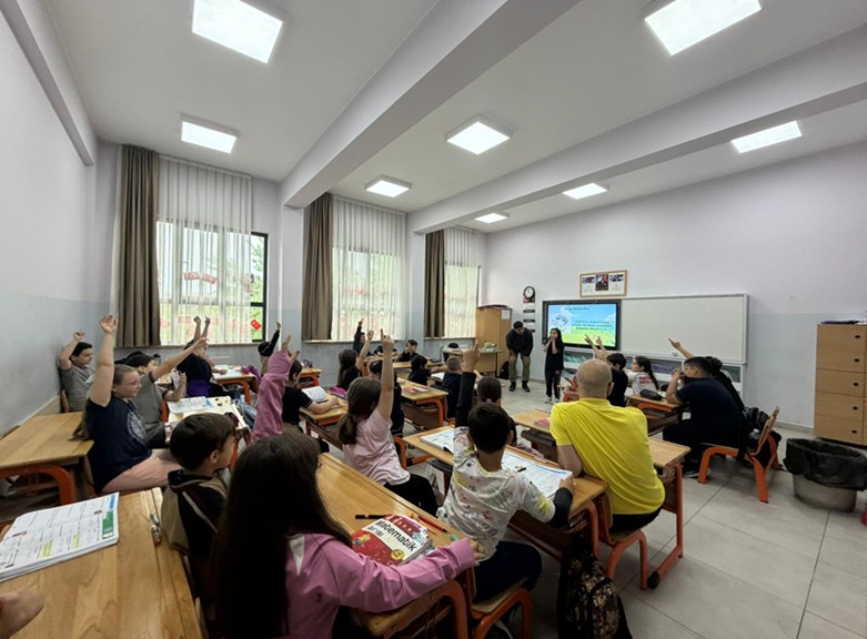 SAU Öğrencilerinden Okullarda Önleyici Farkındalık Çalışması 